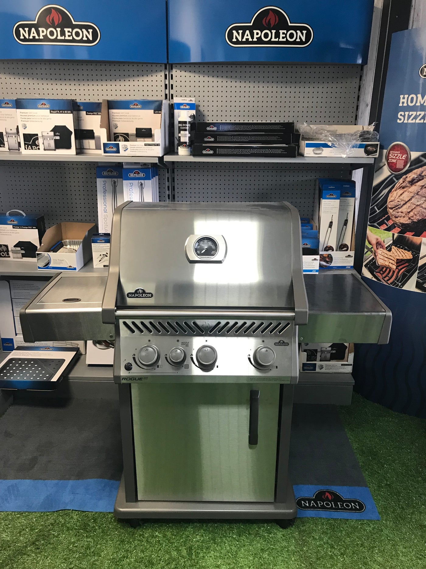 EX-DISPLAY SALE: 30% OFF RRP. 1 ONLY  Napoleon Rogue 425 XT 3 Burner Sizzle Zone £734..99
