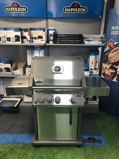 EX-DISPLAY SALE: 30% OFF RRP. 1 ONLY  Napoleon Rogue 425 XT 3 Burner Sizzle Zone £734..99