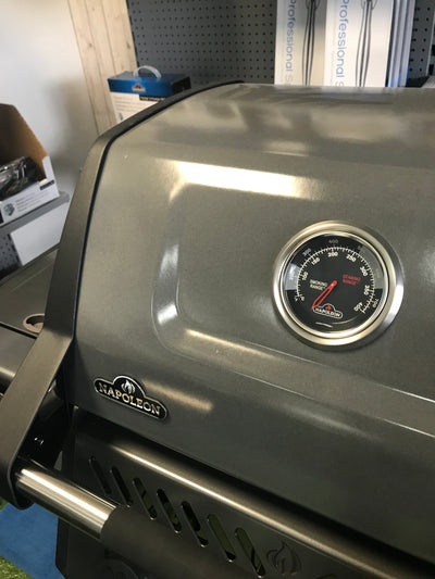 EX-DISPLAY SALE: 25% OFF RRP! Napoleon Freestyle 365 SIB 3 Burner Gas Barbecue. 1 ONLY £487.99