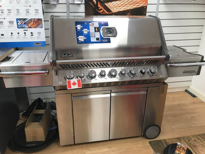 EX-DISPLAY: Napoleon Prestige Pro 665 Natural Gas Ultimate BBQ. Over 50% OFF! Only £1999