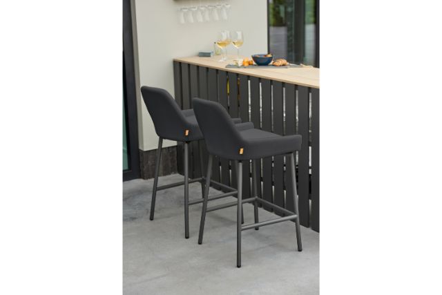 The Life Java Bar Set with 6 Nuna Weatherproof Bar Stools