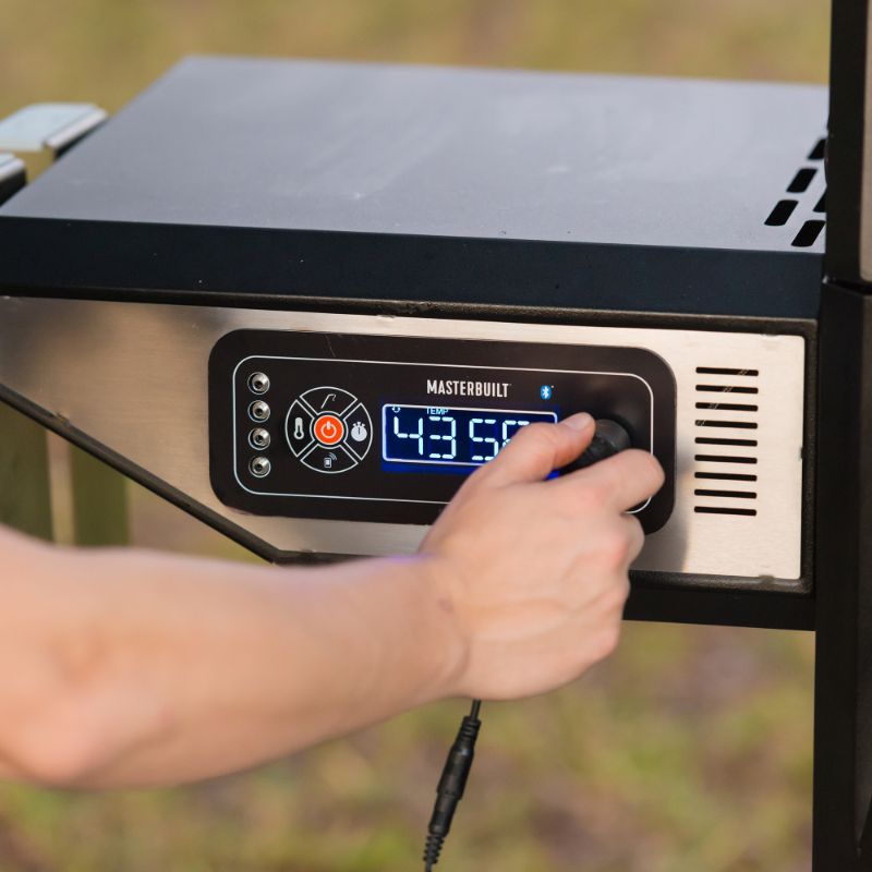 Masterbuilt Gravity Series 560 with Rotisserie Pack